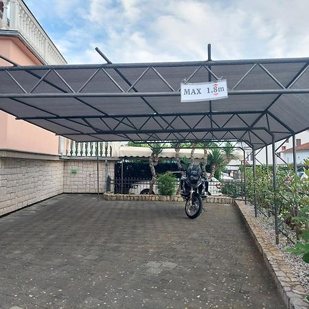 Stella Apartmani Malinska Bagian luar foto